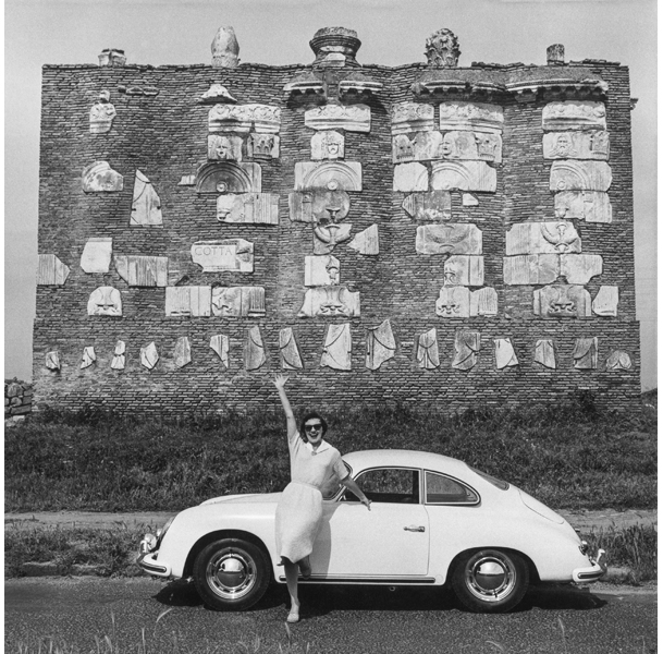 Ausstellung, Helmut Newton Cars, Villa Olmo, Como am Comer See, Fotografien des weltbekannten Mode-, Portr&auml;t-, Akt- und Werbefotograf Helmut Newton. 